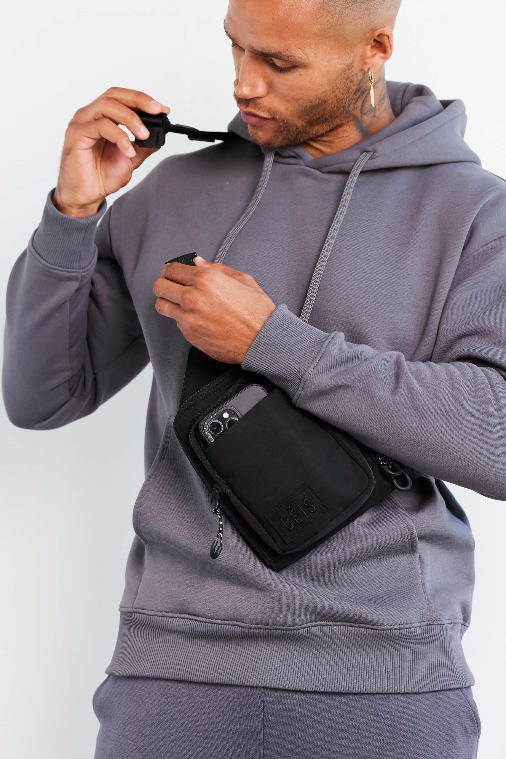 Resale The Sport Sling in Black - Image 8