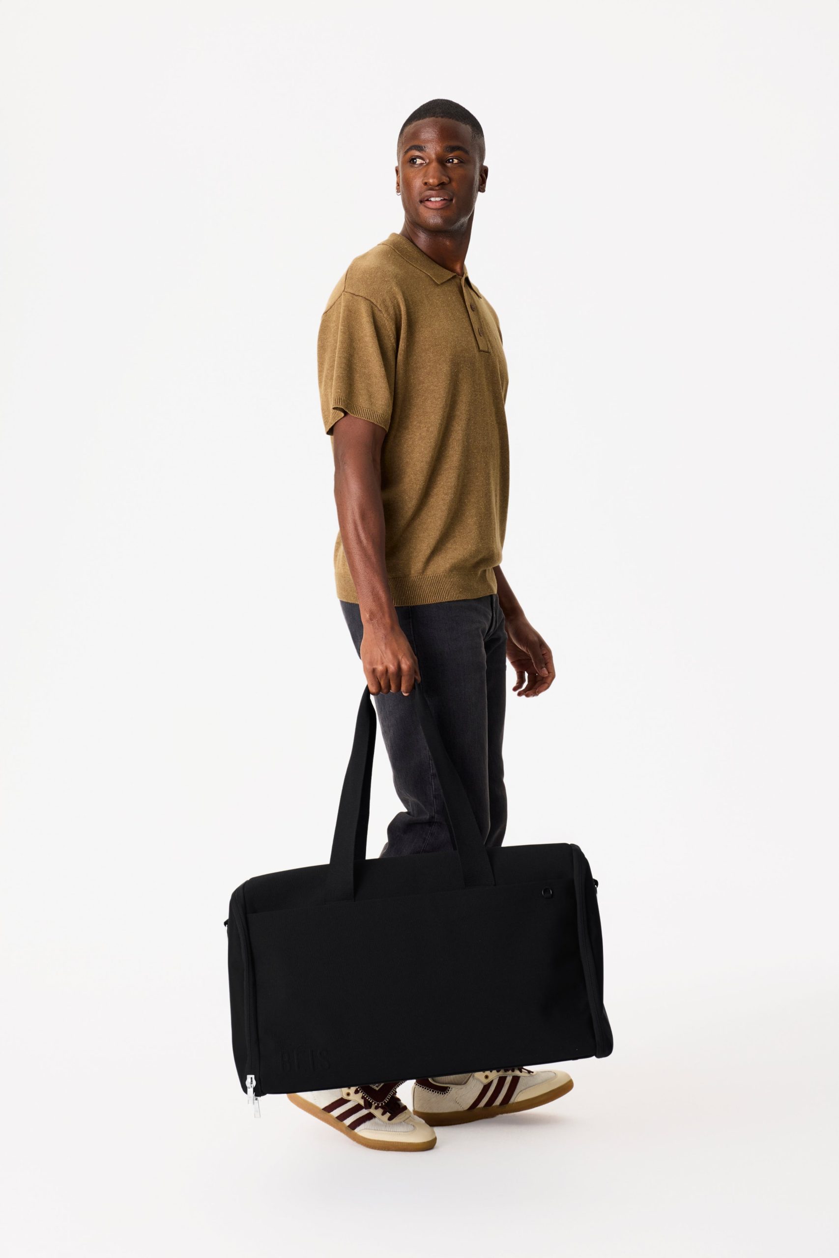 Resale The Garment Duffle Bag in Black - Image 4