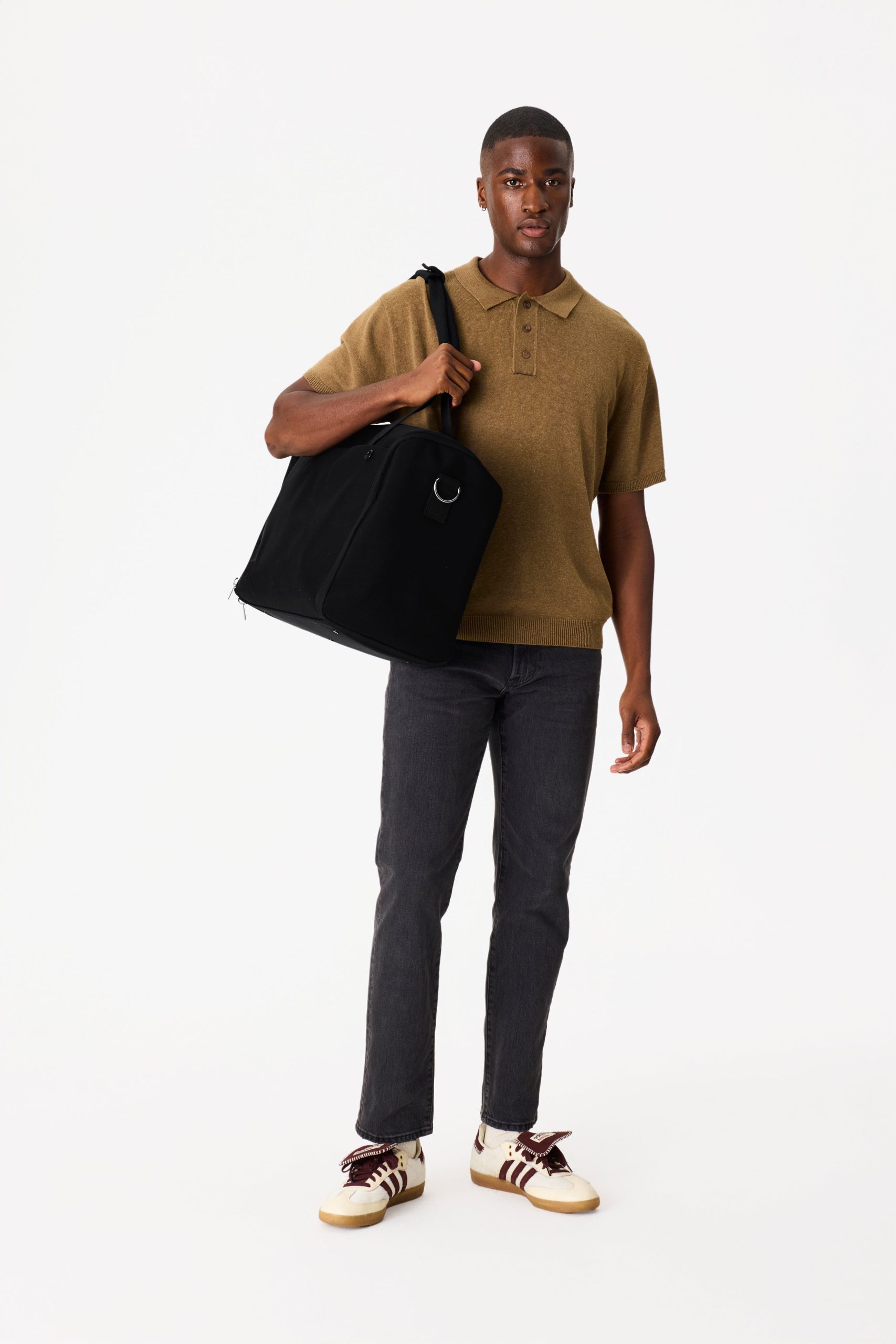 Resale The Garment Duffle Bag in Black - Image 5