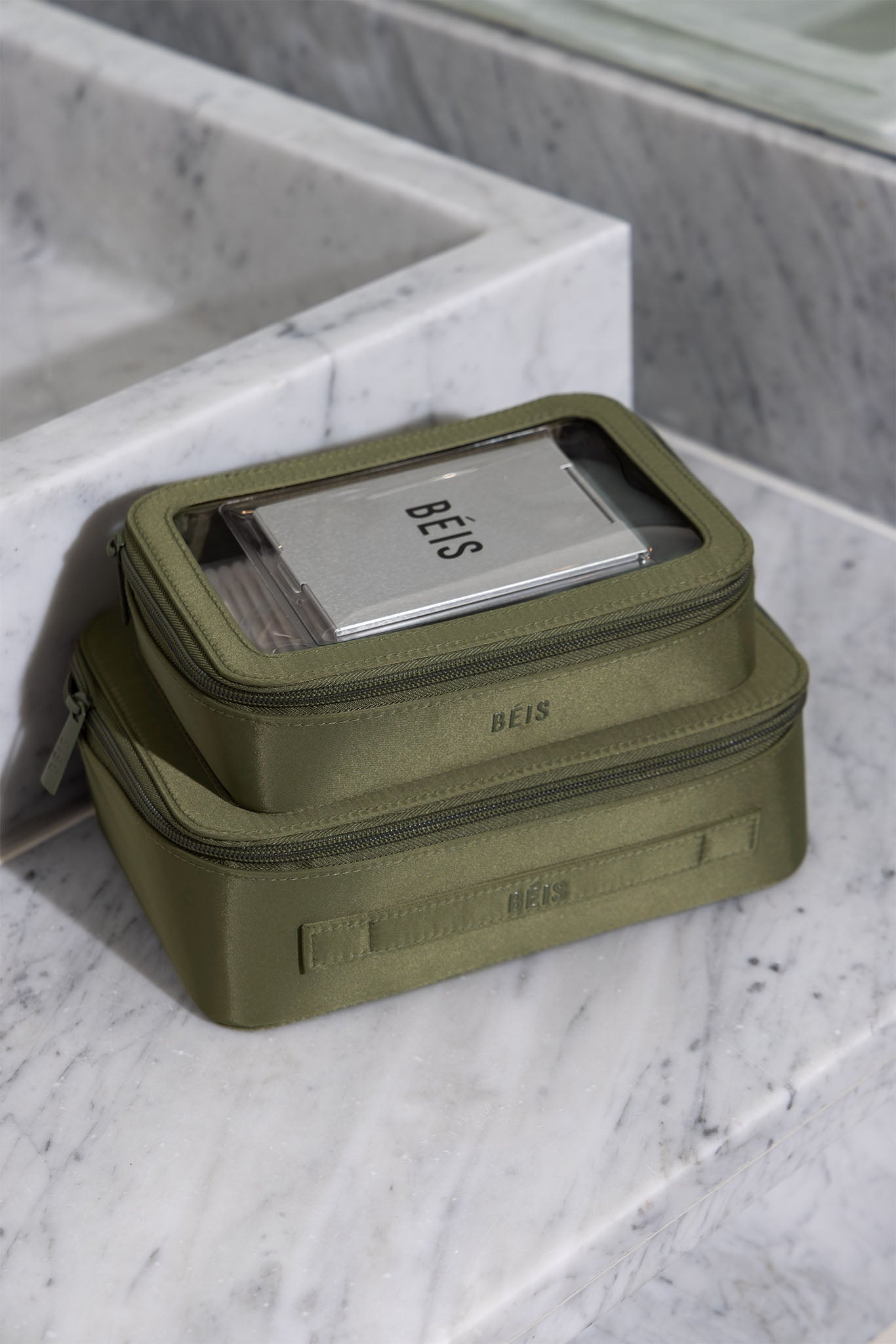 Resale The In Flight Cosmetic Set in Olive - Image 6