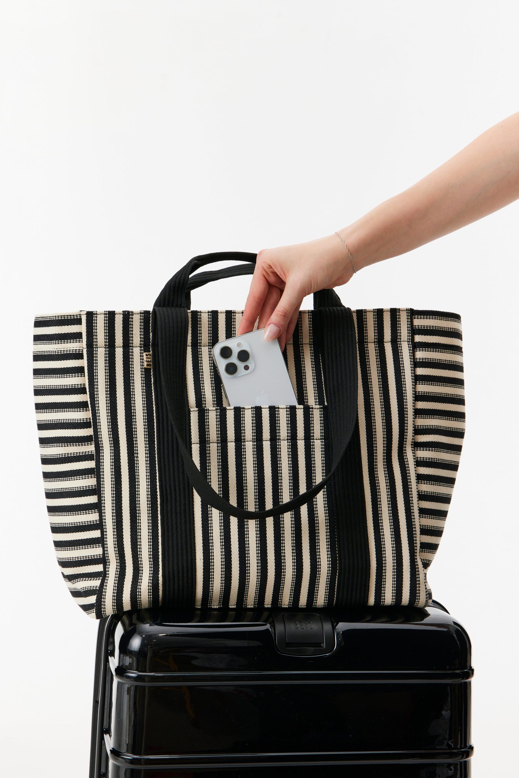 Resale The Vacation Tote in Black Stripe - Image 8