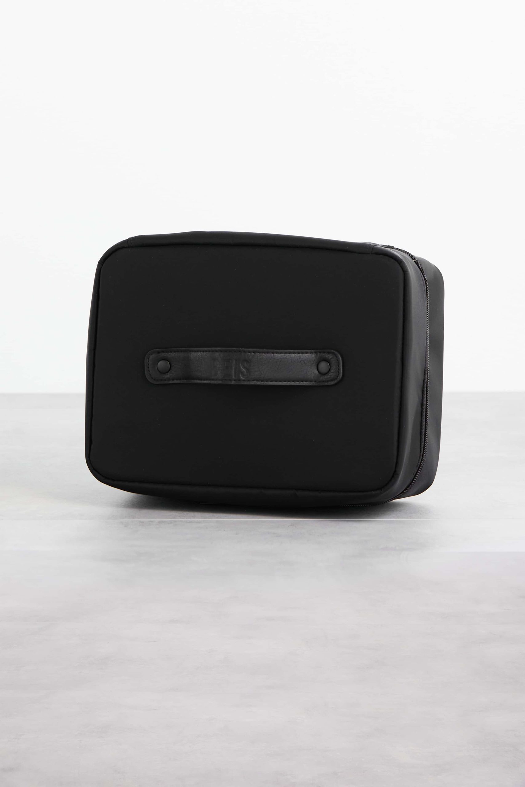 Resale The Hanging Cosmetic Case in Black - Image 4