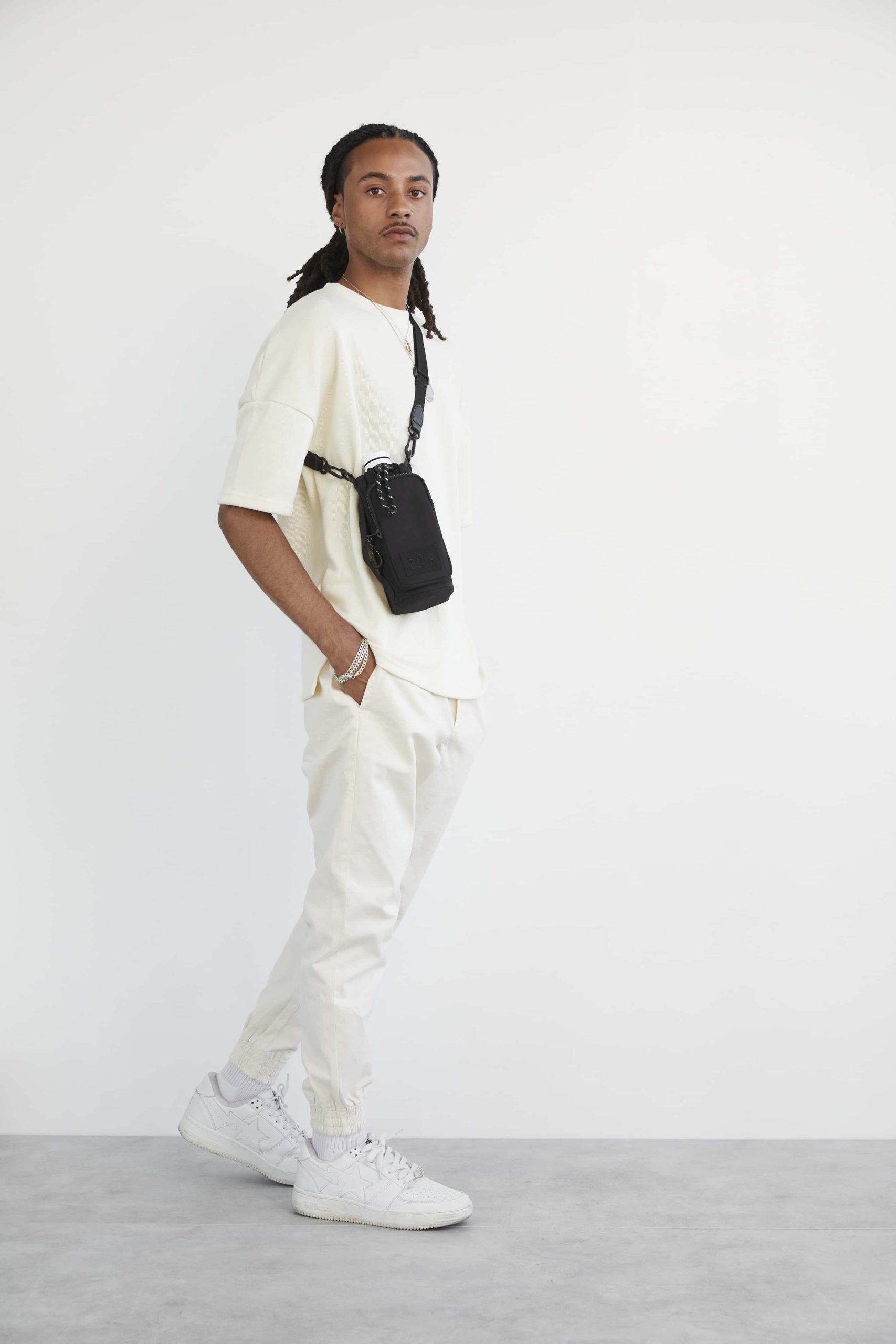Resale The Water Bottle Sling in Black - Image 4